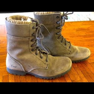 Cat brand size 7.5 boots.